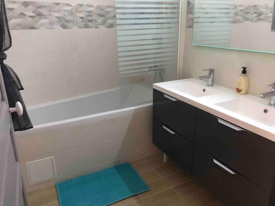 Appartement Spacieux Centre Ville Rivesaltes Esterno foto